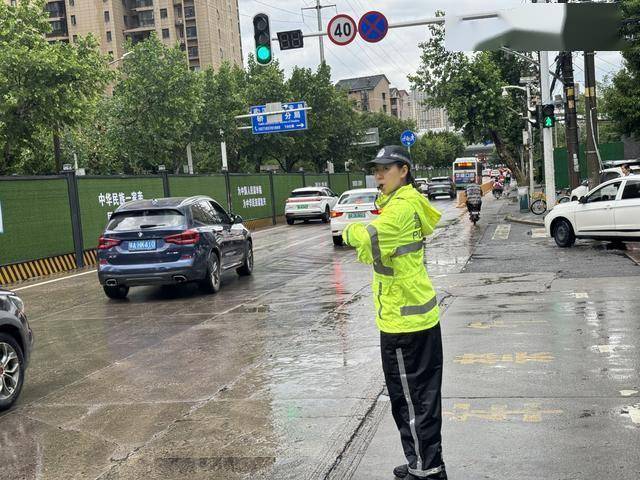 怎么弄皇冠信用网_“雨像泼下来的”怎么弄皇冠信用网，武汉再次经受住暴雨考验