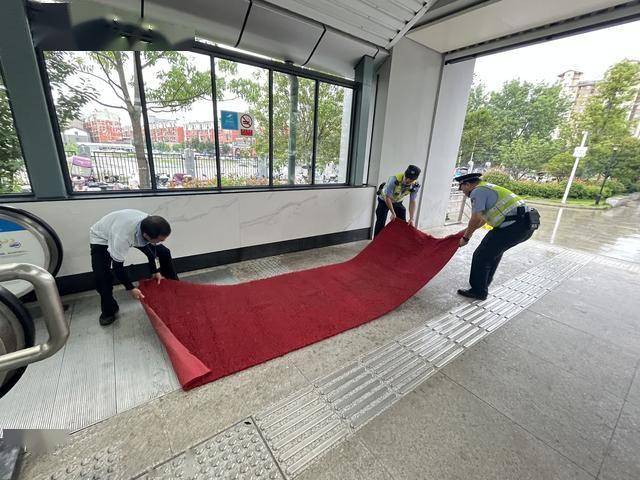 怎么弄皇冠信用网_“雨像泼下来的”怎么弄皇冠信用网，武汉再次经受住暴雨考验