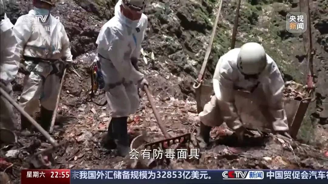 皇冠球网怎么做代理_张家界一天然溶洞垃圾堆积皇冠球网怎么做代理，当地一村支书威胁谁来天坑拍照就打，官方通报：已停职检查