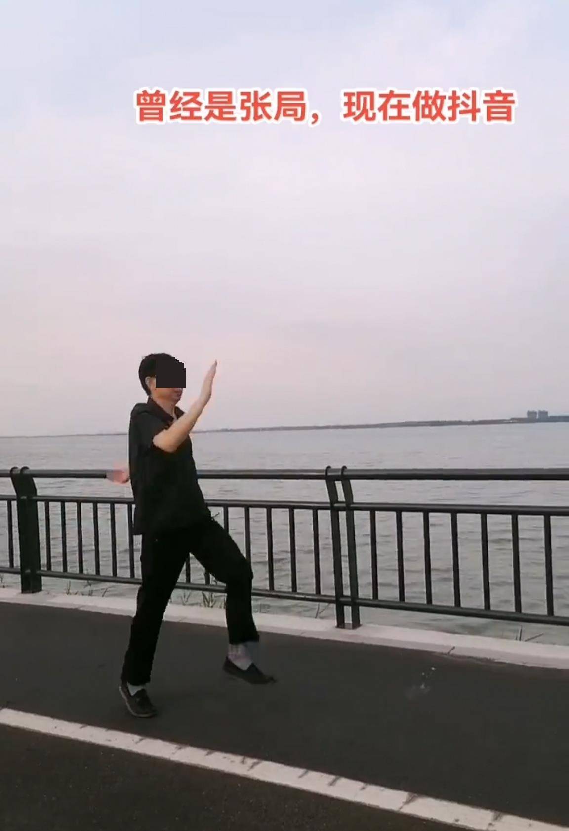 皇冠信用網会员申请
_河北一落马副局长用“原公务员”身份发视频被指博眼球皇冠信用網会员申请
,涉事单位回应