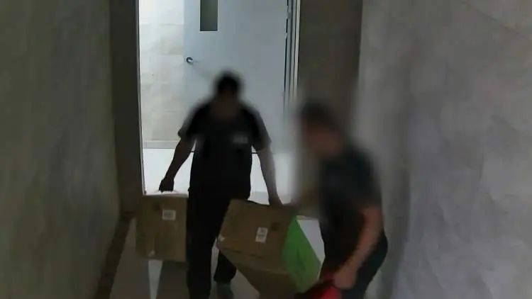 皇冠信用网去哪里弄_男子为方便施工队装修新家皇冠信用网去哪里弄，将钥匙放楼道消防栓内，致刚买的家电全部不翼而飞！