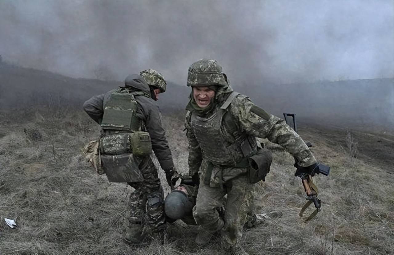 皇冠信用盘会员开户
_决战打响皇冠信用盘会员开户
,乌克兰被爆逃兵40万,泽连斯基豪赌失败,大结局来了?