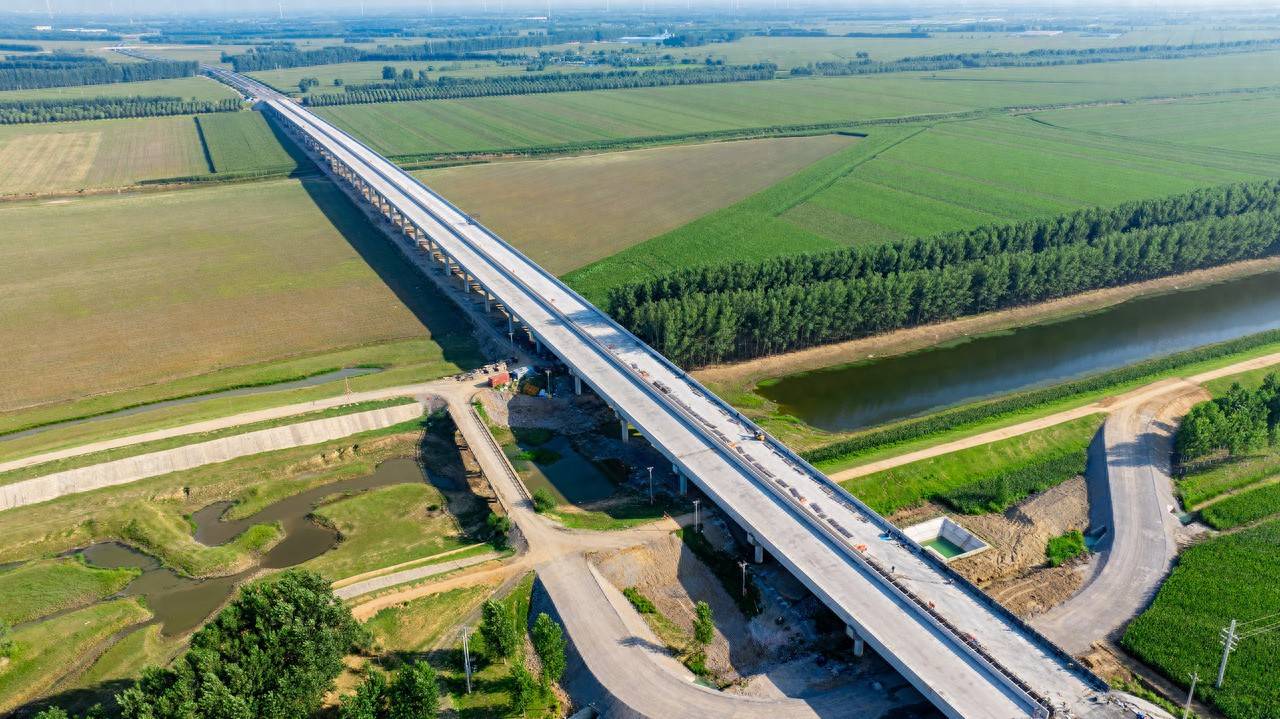 法国乙组联赛_台黑高速绕阳河特大桥桥面系及附属施工完成