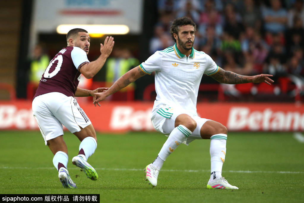 皇冠体育App下载_阿森纳8000万求购罗杰斯皇冠体育App下载,塔帅亲自祝贺!他能成为球队新核心吗?