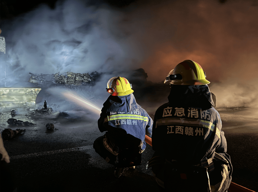 荷兰乙组联赛
_司机往后视镜一看荷兰乙组联赛
,糟了!670万元货物“葬身火海”