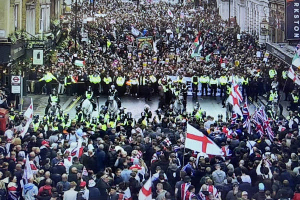 意大利乙组联赛 | 超10万人参加伦敦右翼反移民集会意大利乙组联赛,马斯克“现身”呼吁英国重新选举