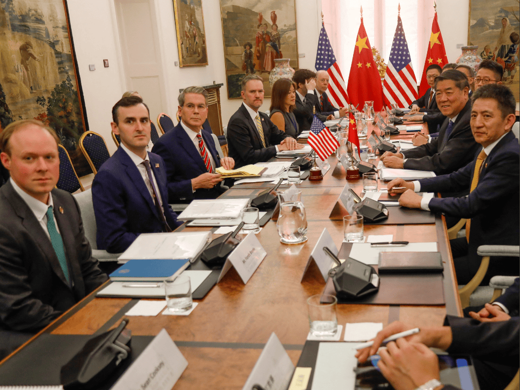 2022足球平台出租_美财长贝森特说2022足球平台出租，中国在谈判期间调查英伟达，事情做的不地道