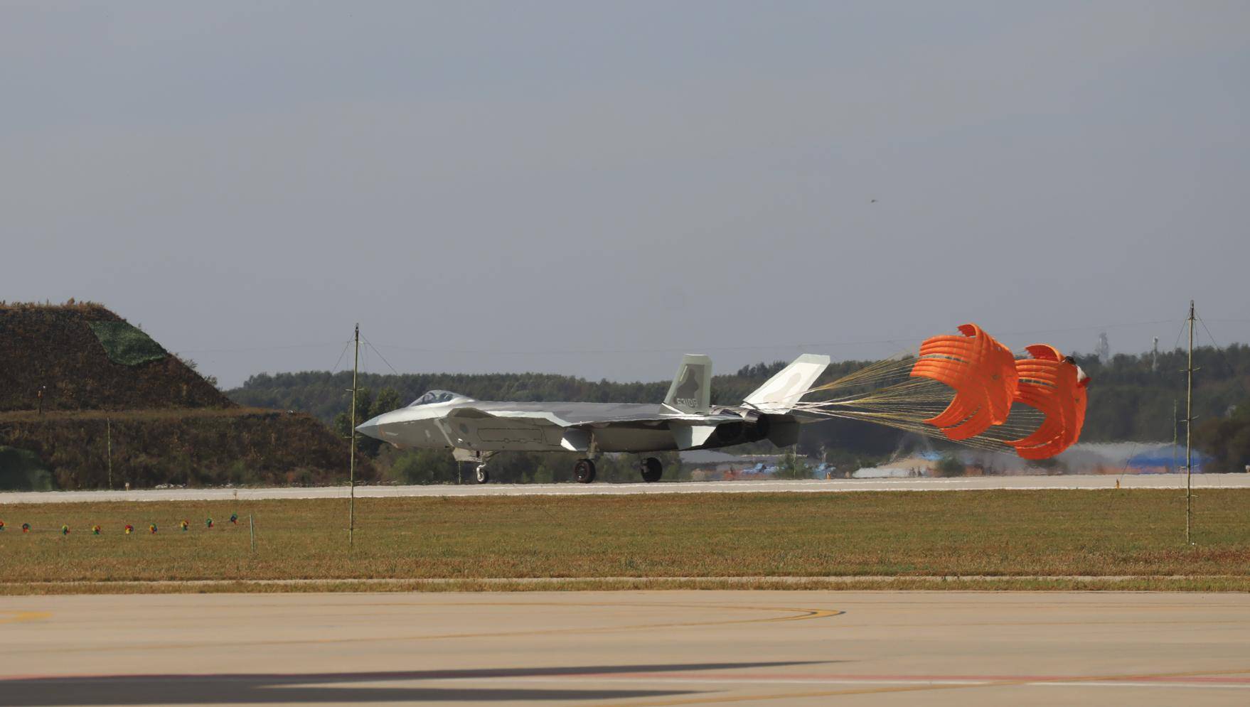 皇冠信用網会员注册网址_印媒给歼-20算了笔账皇冠信用網会员注册网址，用不着等六代机，美空军已经让出世界第一