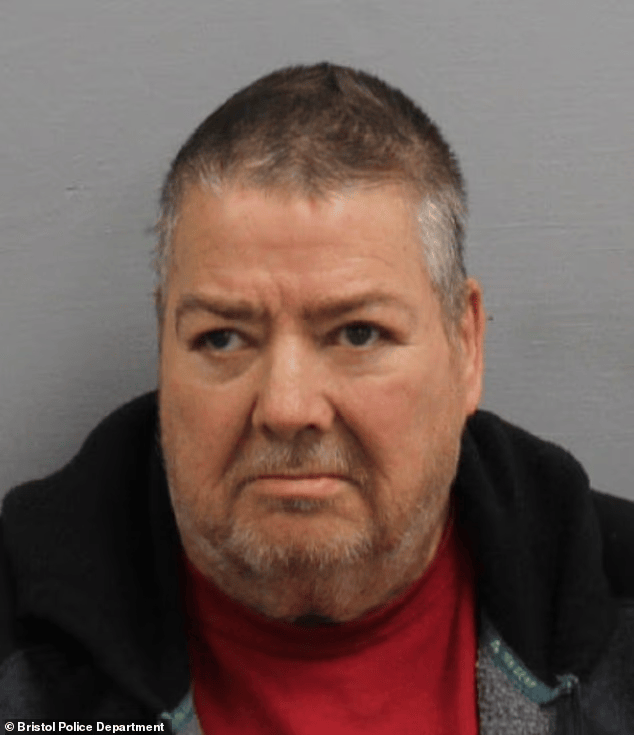 皇冠信用网开户_美国12岁女孩遭养父性侵7年皇冠信用网开户，怀孕生子，养母装不知道