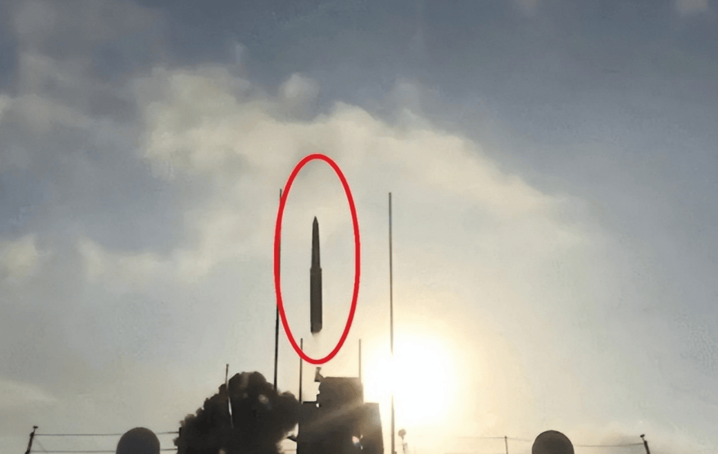 皇冠信用网登0_中美海军正面交锋？中国海军055大驱与美航母编队狭路相逢皇冠信用网登0，双方都进入舰炮打击范围