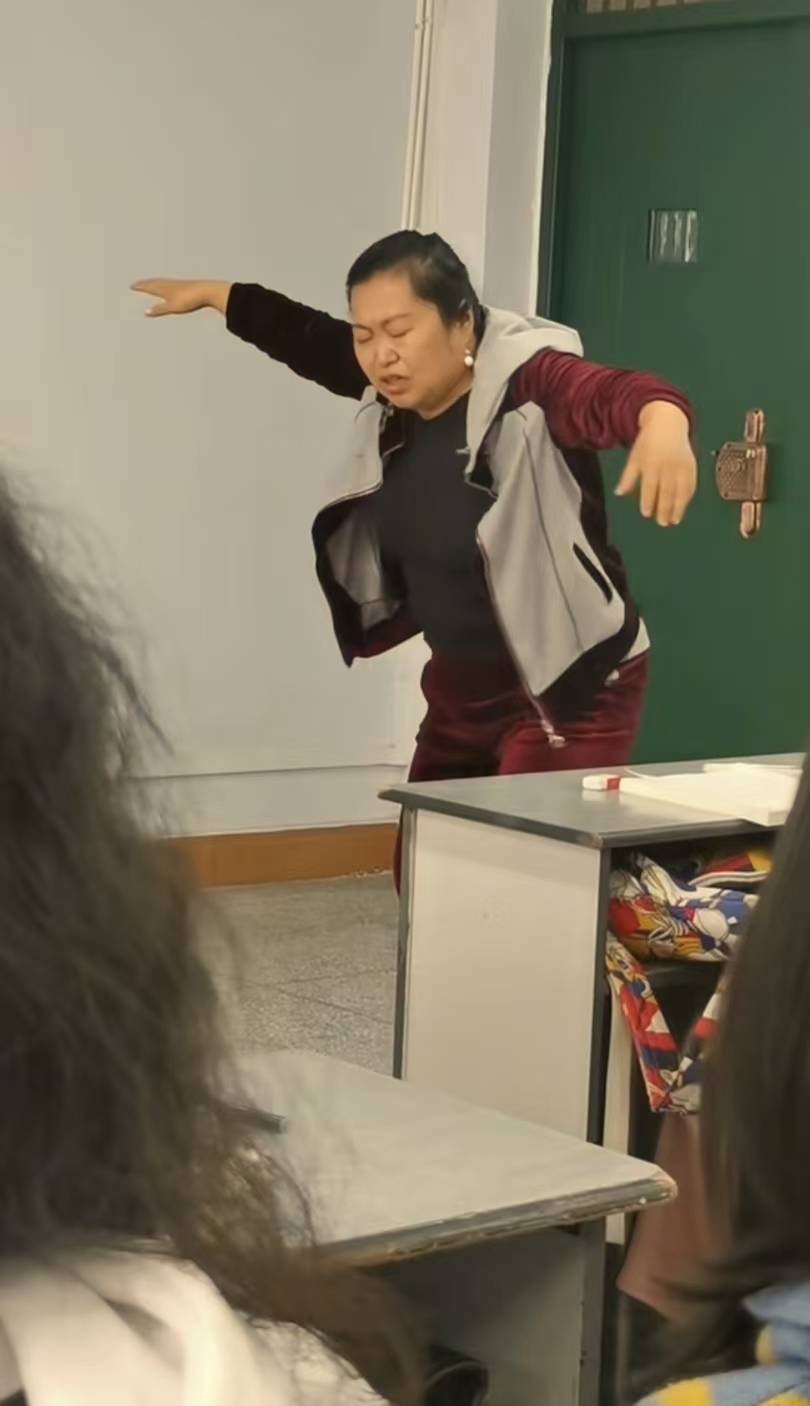 皇冠信用盘登3代理申请
_四川一高校老师自创“心舞疗法”因动作怪异引争议皇冠信用盘登3代理申请
,当事人:有上万名会员,在搜集数据