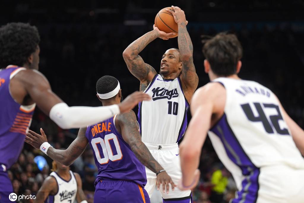 皇冠app
_威少加冕控卫历史得分王 布克33分太阳送国王四连败