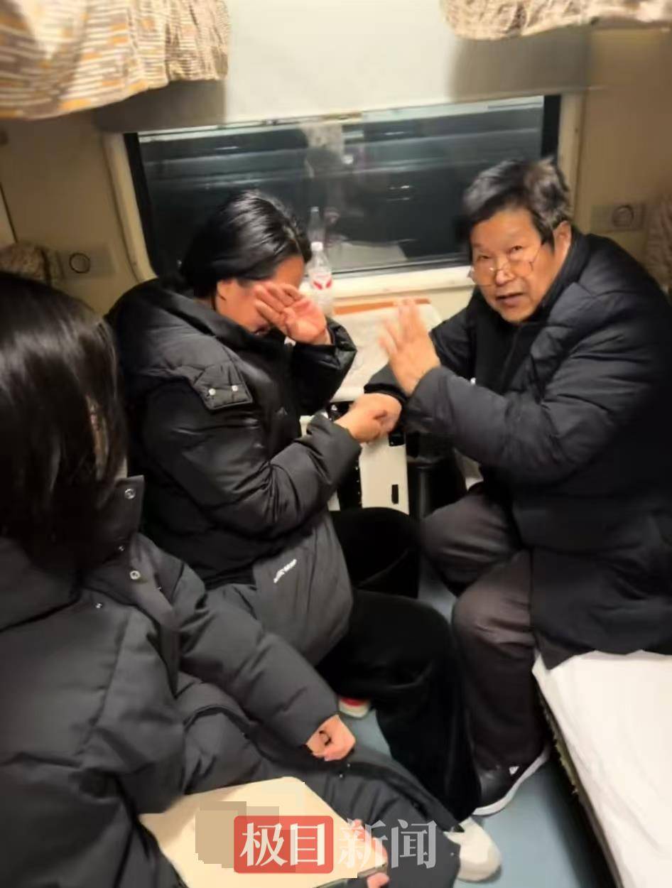 皇冠会员注册_女子坐火车被71岁初中班主任一口叫出名字感动落泪皇冠会员注册，评论区上演集体“回忆杀”，当事人发声