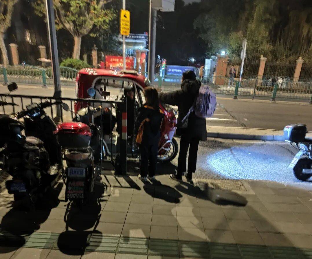 皇冠信用盘代理
_“执法车一走皇冠信用盘代理
,马上就乱!”沪上地铁站外屡现“猫鼠游戏”,市民“很愁很揪心”