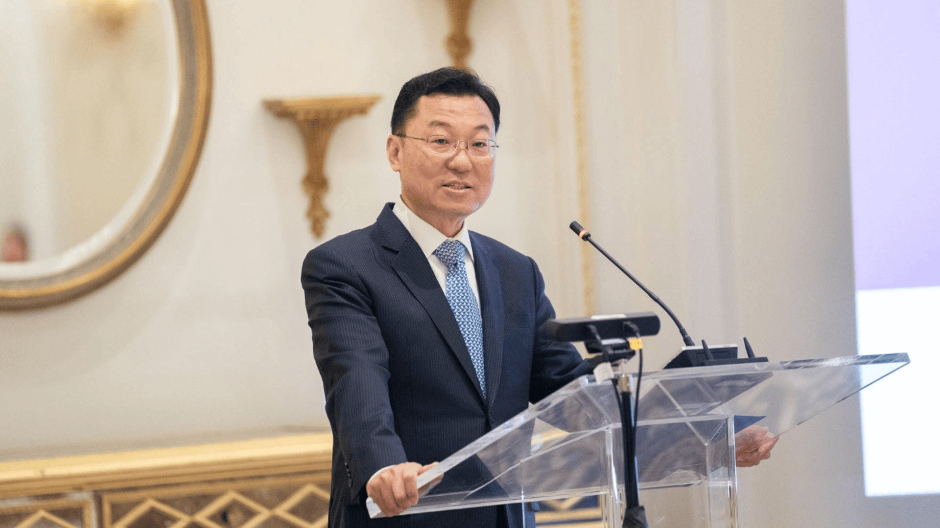 皇冠会员开户_中方刚抛61亿美债皇冠会员开户，美方报复来了，军舰过航台海，谢锋大使捅破窗户纸