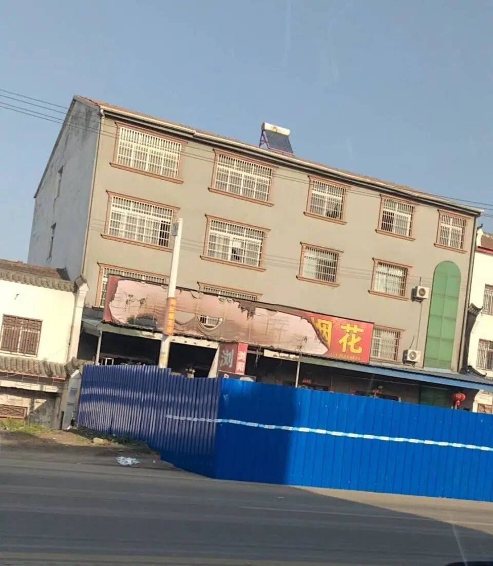 皇冠信用网开户_湖北烟花爆竹爆燃事故点附近烟花店铺均已歇业皇冠信用网开户，目击村民：火苗从一楼冲出一人多高，隔壁也被浓烟充斥